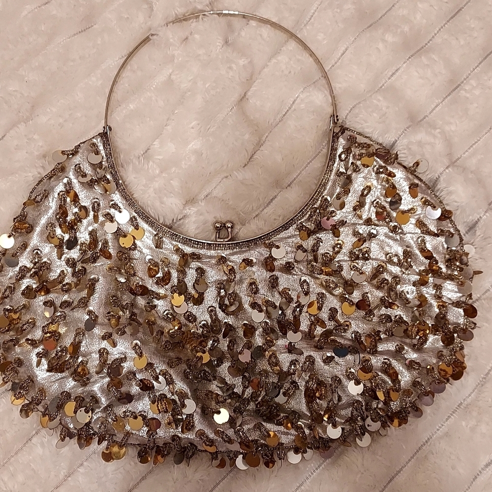 Sequin Beaded Bag With Metal Ring Handle And Kiss-lock Latch